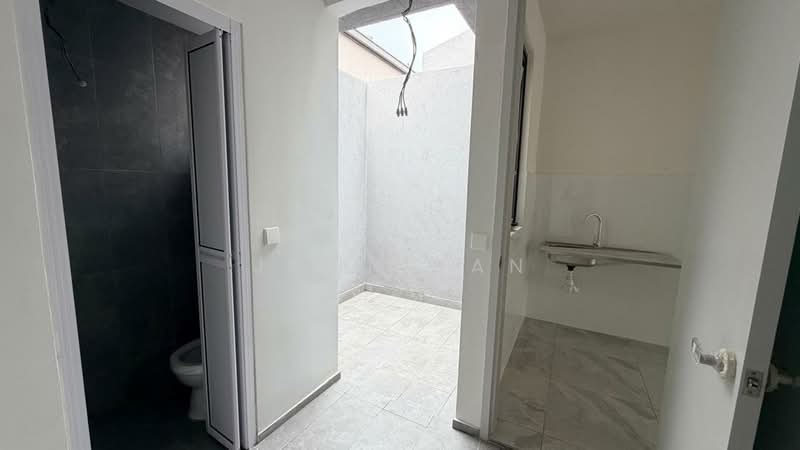 2.5-storey Terraced House for Sale in Taman Bukit Serdang (Seri Kembangan) - John Tan - Interior - PropertyGuru.com.my