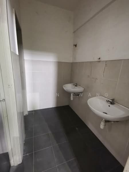 Factory for Sale in Kapar (Selangor) - Heylen Kwang - Bathroom - PropertyGuru.com.my