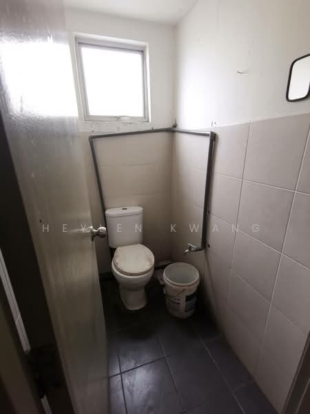 Factory for Sale in Kapar (Selangor) - Heylen Kwang - Bathroom - PropertyGuru.com.my