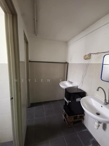 Factory for Sale in Kapar (Selangor) - Heylen Kwang - Bathroom - PropertyGuru.com.my