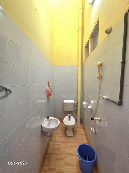 2-storey Terraced House for Sale in Taman Putri Kulai (Kulai) - Wil Mong - Bathroom - PropertyGuru.com.my