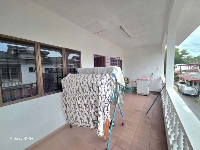 2-storey Terraced House for Sale in Taman Putri Kulai (Kulai) - Wil Mong - Balcony - PropertyGuru.com.my