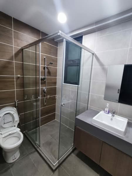 Condominium for Sale at Hillcrest Heights - Jeffrey Yap - Bathroom - PropertyGuru.com.my