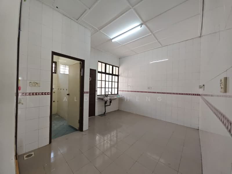 1.5-storey Terraced House for Sale in Taman Molek (Johor Bahru) - Alden Heng - Kitchen - PropertyGuru.com.my