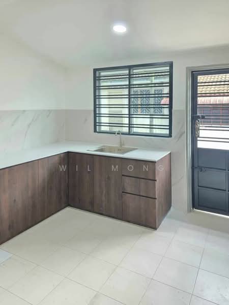 Johor Bahru , Taman Johor Jaya untuk Untuk Dijual - RM 588,000, Mac 2026 - Kitchen - PropertyGuru.com.my