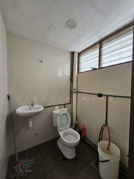 Taman Ehsan Industrial Park untuk Untuk Dijual - RM 1,600,000, Mac 2026 - Bathroom - PropertyGuru.com.my