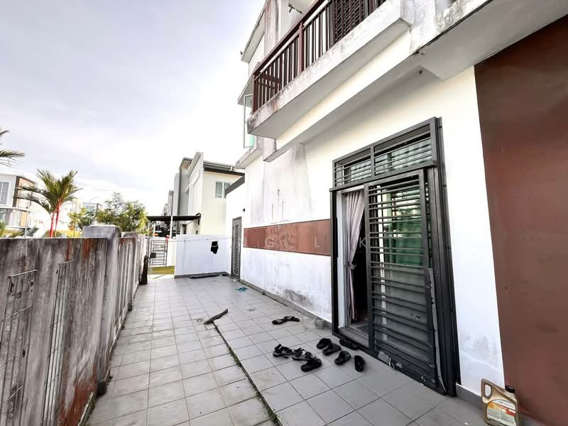 2.5-storey Terraced House for Sale in Bandar Seri Alam (Masai) - Fong Lik - Exterior - PropertyGuru.com.my