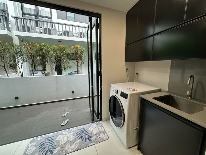 Semi-Detached House for Sale in Kota Kemuning (Shah Alam) - Krystal Lim - Balcony - PropertyGuru.com.my