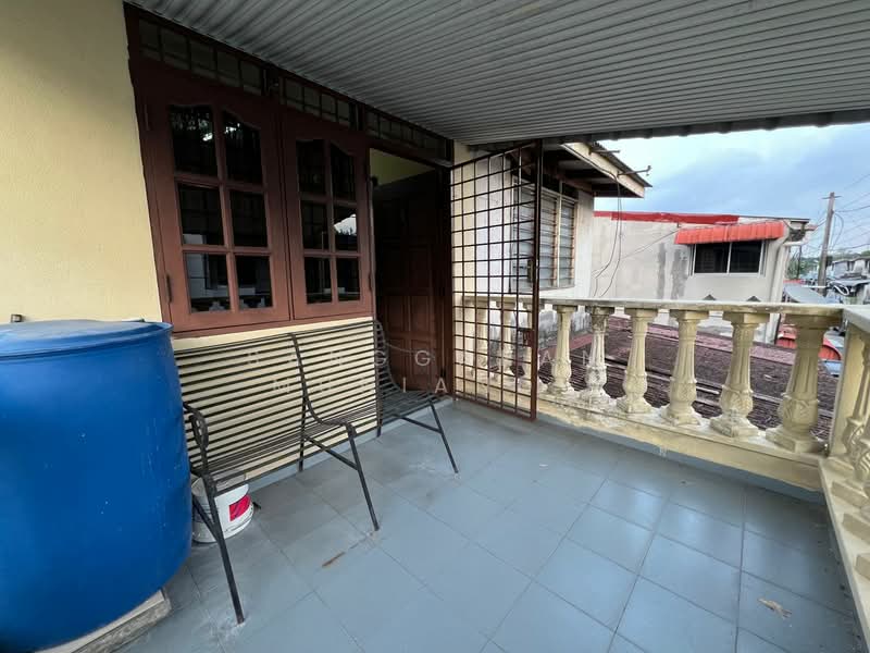 Rumah Teres Dua Tingkat (Cluster) untuk Dijual di Seberang Jaya untuk Untuk Dijual - RM 300,000, Mac 2026 - Balcony - PropertyGuru.com.my