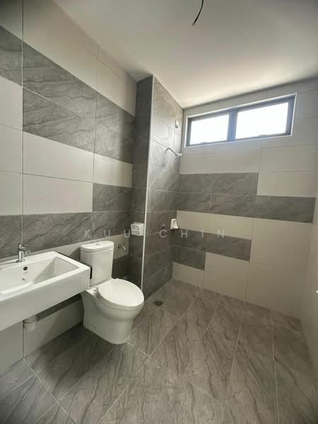 Terraced House for Sale in Bandar Putra (Kulai) - Kuu Chin - Bathroom - PropertyGuru.com.my