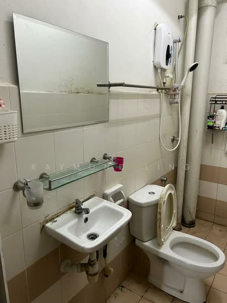 Kondominium untuk Disewa di Residensi Laguna (Sunway Belvedere) - Raymond Ling - Bathroom - PropertyGuru.com.my