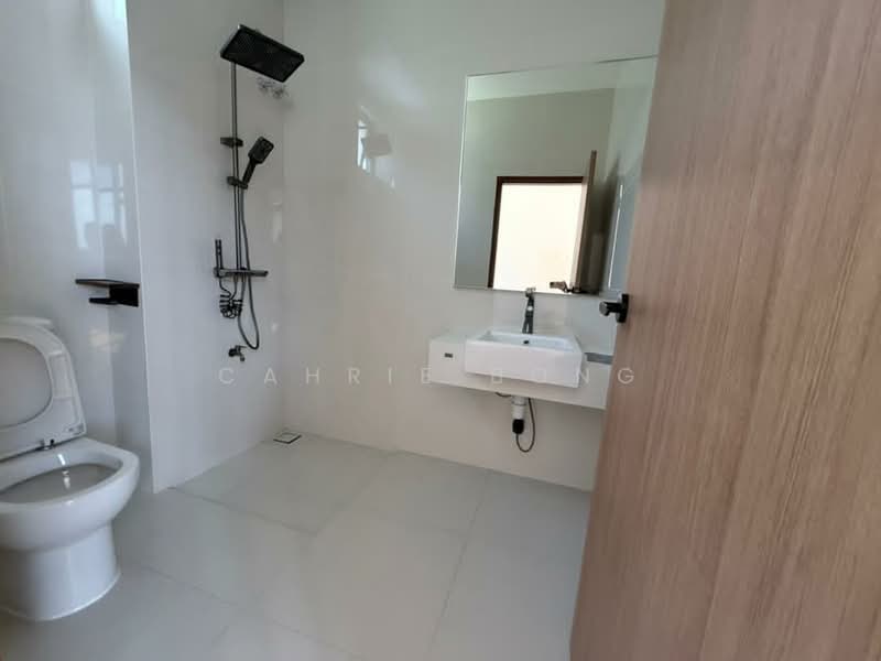 Semi-Detached House for Sale in Johor Bahru (Johor) - Cahrie Bong - Bathroom - PropertyGuru.com.my