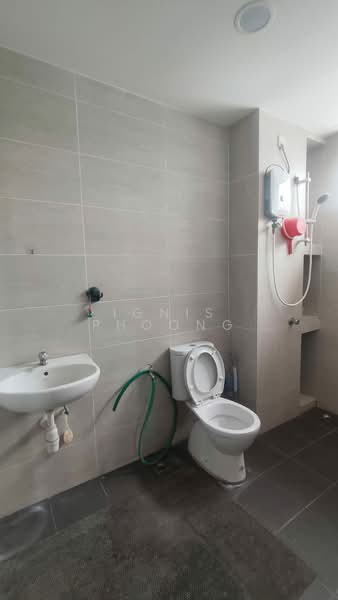 Service Residence for Sale at Palm Garden - Ignis Phoong - Bathroom - PropertyGuru.com.my