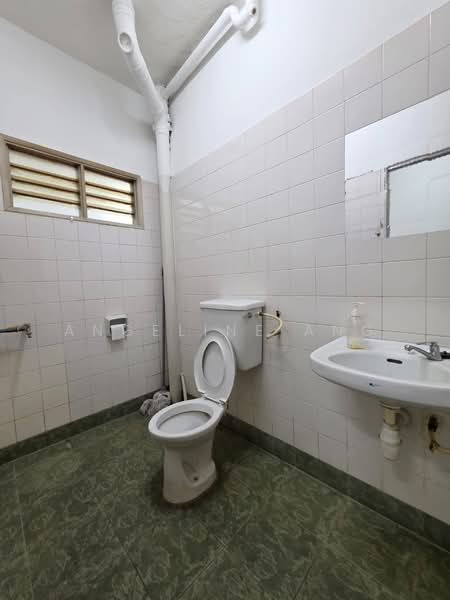 USJ 2 untuk Untuk Dijual - RM 880,000, Mac 2026 - Bathroom - PropertyGuru.com.my