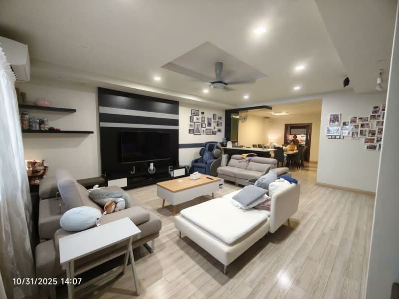 Rumah Teres 2 Tingkat untuk Dijual di Seksyen U9 (Shah Alam) - Joey Lee - Living Room - PropertyGuru.com.my