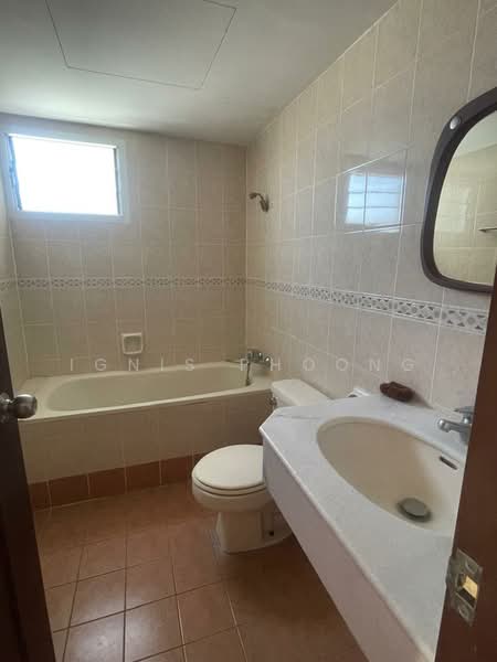 Gurney Park Condominium untuk Untuk Dijual - RM 695,000, Mac 2026 - Bathroom - PropertyGuru.com.my