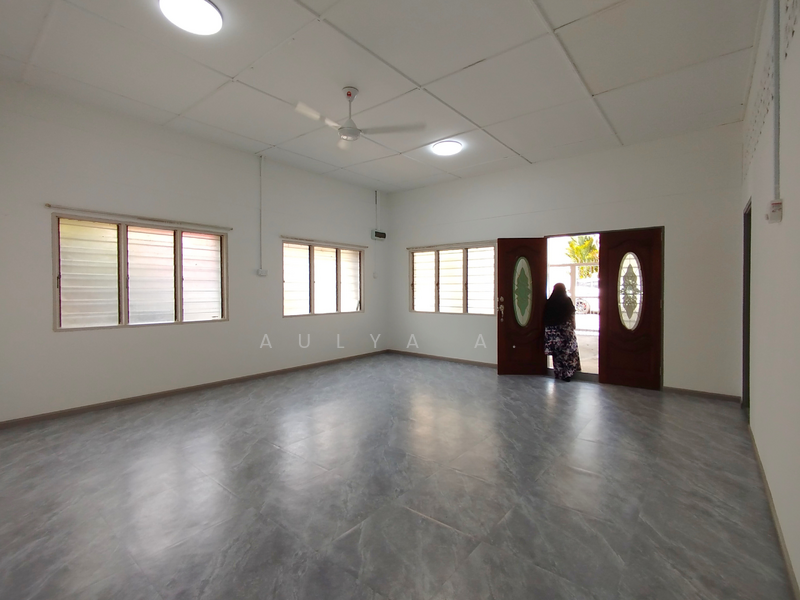 Kampung Ampang Campuran untuk Untuk Disewa - RM 2,700 /bulan, Mac 2026 - Living & Dining - PropertyGuru.com.my