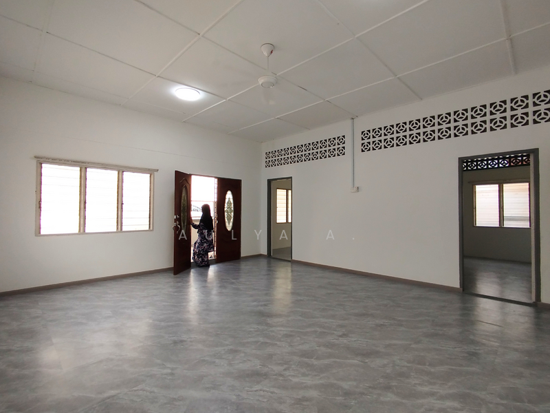 Kampung Ampang Campuran untuk Untuk Disewa - RM 2,700 /bulan, Mac 2026 - Living & Dining - PropertyGuru.com.my