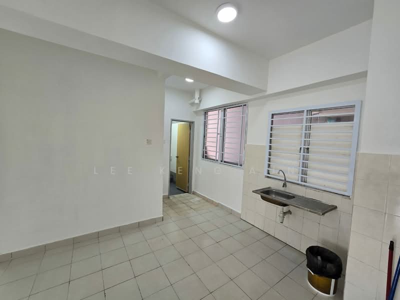 Apartment for Sale at Palm Garden Apartment - Lee Keng Aun - Kitchen - PropertyGuru.com.my