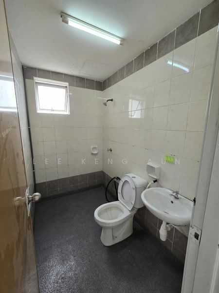 Apartment for Rent at Palm Garden Apartment - Lee Keng Aun - Bathroom - PropertyGuru.com.my