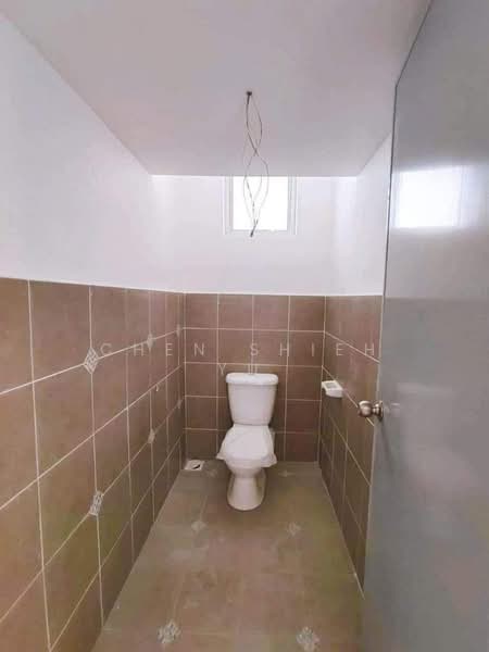 Shop for Sale in Taman Austin Heights (Tebrau) - Chen Shieh Yu - Bathroom - PropertyGuru.com.my