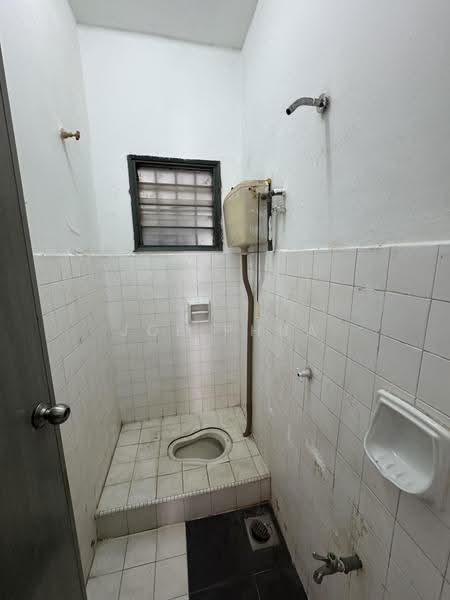 Rumah Teres 2-Tingkat untuk Dijual di Taman Mastiara (Jalan Ipoh) - Joe Phua - Bathroom - PropertyGuru.com.my