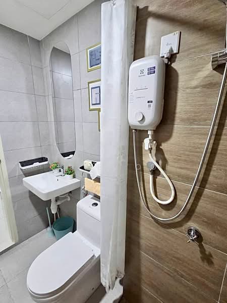 Service Residence for Rent at Vivo Executive Apartment - Quvee Ooi - Bathroom - PropertyGuru.com.my
