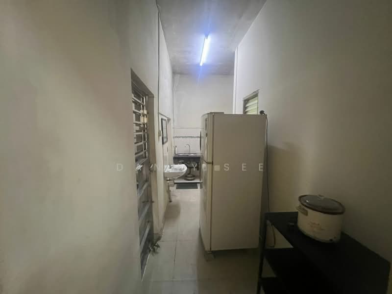 1-storey Terraced House for Sale in Kampung Baru Saleng (Kulai) - Danny See - Kitchen - PropertyGuru.com.my