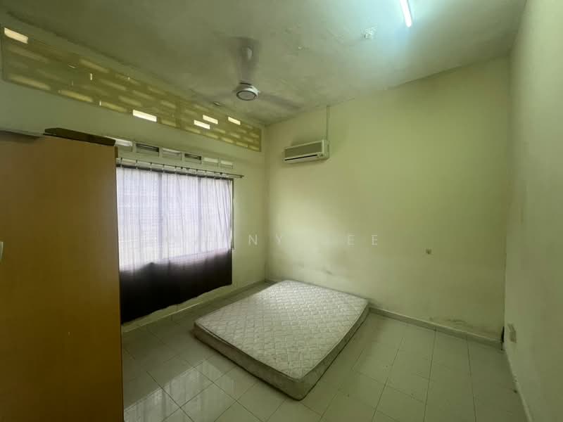 1-storey Terraced House for Sale in Kampung Baru Saleng (Kulai) - Danny See - Bedroom - PropertyGuru.com.my