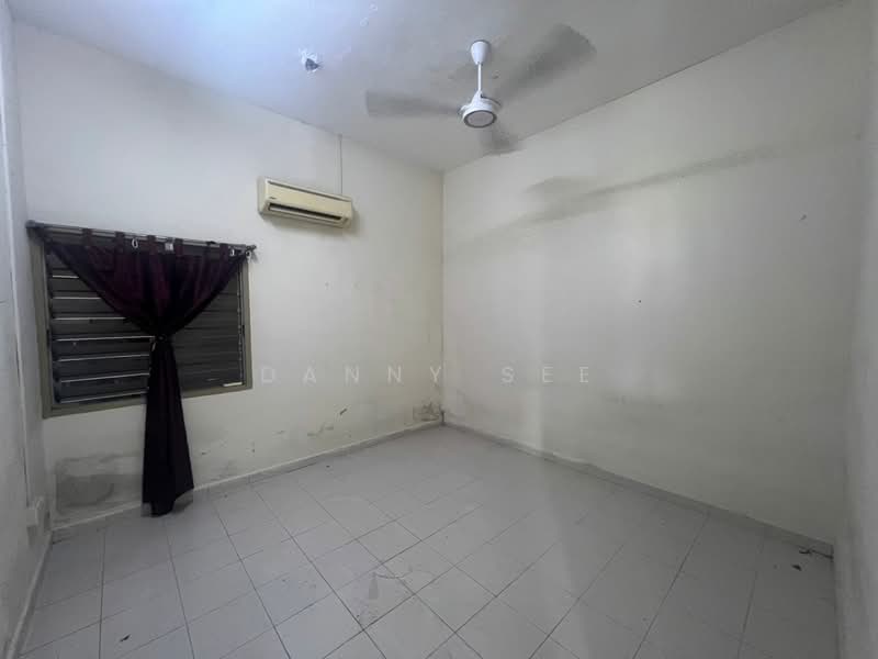 1-storey Terraced House for Sale in Kampung Baru Saleng (Kulai) - Danny See - Interior - PropertyGuru.com.my