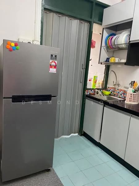 Flat for Rent at Pantai Indah Fasa 1 - Desmond Low - Kitchen - PropertyGuru.com.my