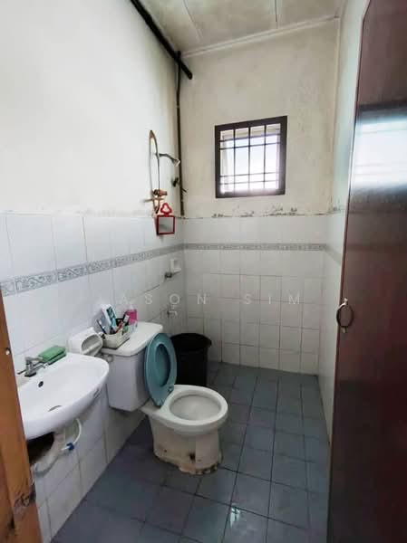 1-storey Terraced House for Sale in Taman Puteri Wangsa (Ulu Tiram) - Jason Sim - Bathroom - PropertyGuru.com.my