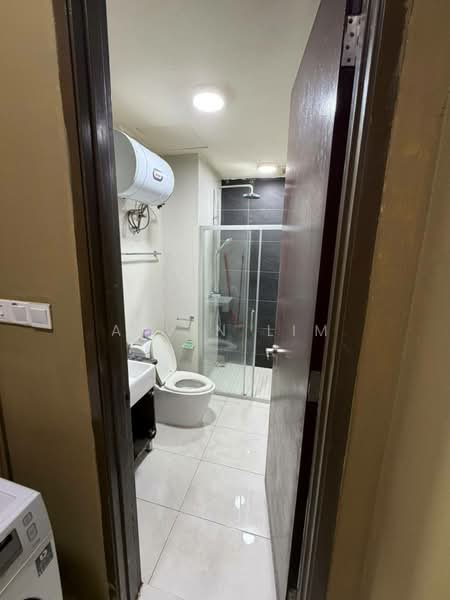 Condominium for Rent at Amberside @ Country Garden Danga Bay - Alvin Lim - Bathroom - PropertyGuru.com.my