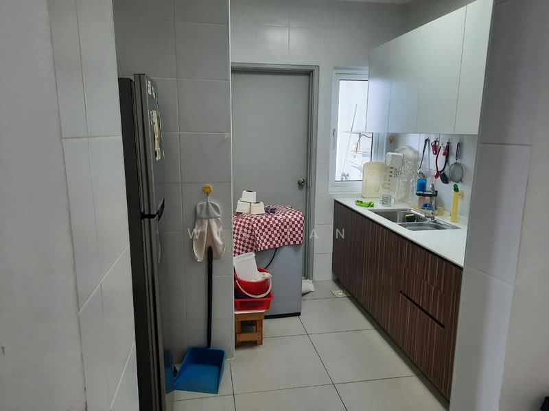 Service Residence for Sale at Seasons Amara Larkin - Win Tan - Kitchen - PropertyGuru.com.my