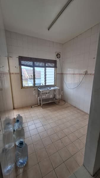 2.5-storey Terraced House for Sale in Bandar Putra Permai (Seri Kembangan) - Steve Tham - Kitchen - PropertyGuru.com.my