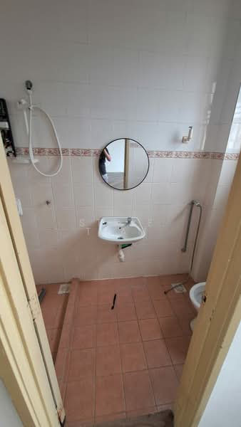 2.5-storey Terraced House for Sale in Bandar Putra Permai (Seri Kembangan) - Steve Tham - Bathroom - PropertyGuru.com.my