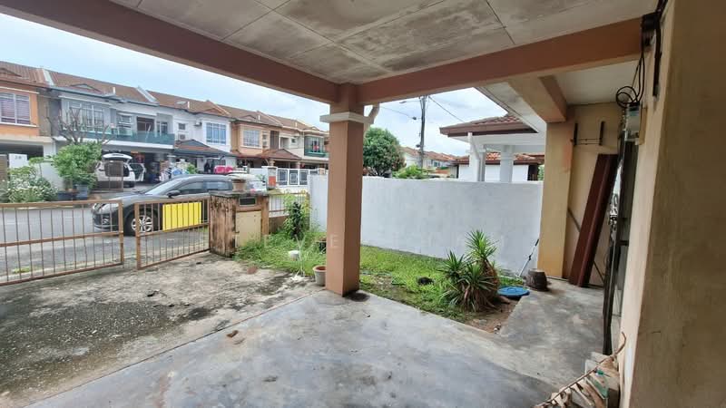 2.5-storey Terraced House for Sale in Bandar Putra Permai (Seri Kembangan) - Steve Tham - Exterior - PropertyGuru.com.my