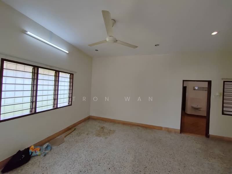 1sty Petaling Jaya Seksyen 4 Jalan Assunta Corner House untuk Untuk Disewa - RM 2,699 /bulan, Mac 2026 - Living Room - PropertyGuru.com.my