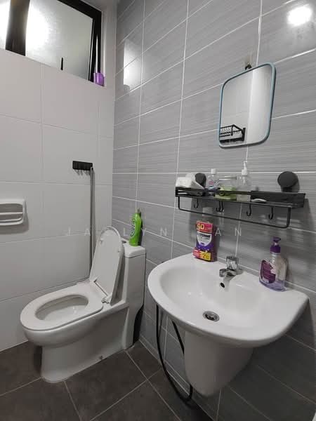 Condominium for Rent at Sky Oasis Residence (Pangsapuri Oasis 1) - Jaslyn Tan - Bathroom - PropertyGuru.com.my