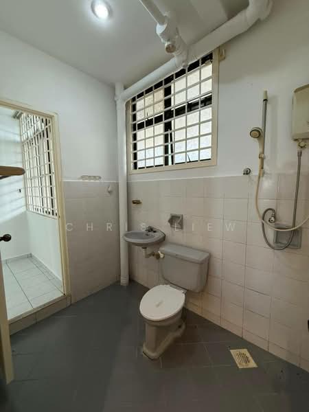 Taman Puteri Wangsa untuk Untuk Dijual - RM 368,000, Mac 2026 - Bathroom - PropertyGuru.com.my