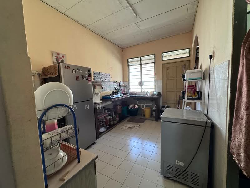 1-storey Terraced House for Sale in Bukit Beruntung (Serendah) - Zann Fauzan - Kitchen - PropertyGuru.com.my