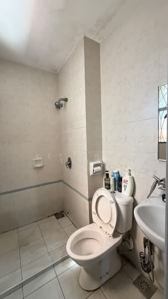 Rumah Berkembar untuk Dijual di Kemuning Utama Permai (Shah Alam) - Anjoe Tang - Bathroom - PropertyGuru.com.my
