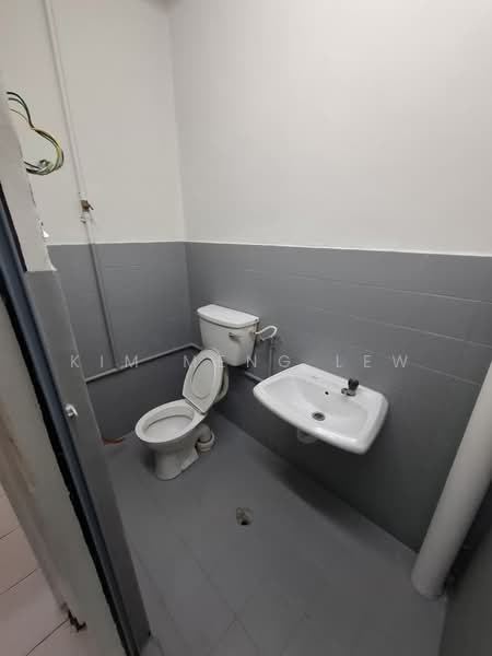 Taman Bukit Desa untuk Untuk Disewa - RM 1,700 /bulan, Mac 2026 - Bathroom - PropertyGuru.com.my