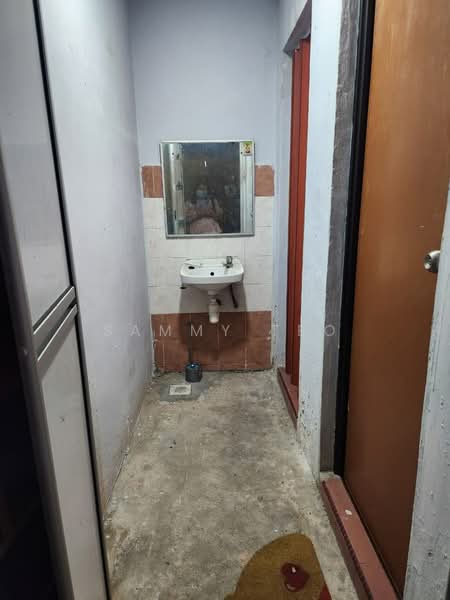 Kedai / Pejabat untuk Disewa di Bandar Indahpura (Kulai) - SAMMY TEO - Bathroom - PropertyGuru.com.my