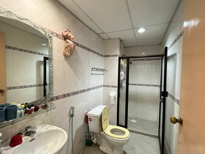 For Rent - Twin Towers