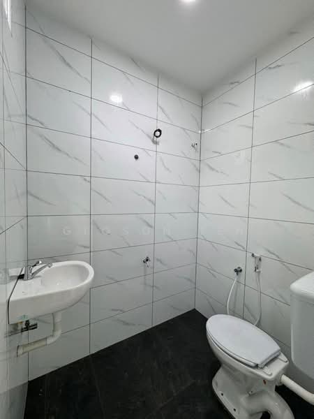 Terraced House for Sale in Taman Ungku Tun Aminah (Skudai) - Gloson Ten - Bathroom - PropertyGuru.com.my
