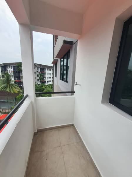 Taman Molek untuk Untuk Dijual - RM 170,000, Mac 2026 - Balcony - PropertyGuru.com.my