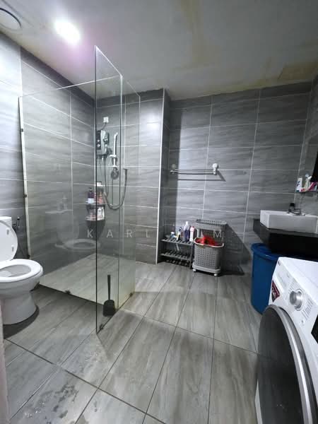 Service Residence for Sale at KSL Residence @ Daya - Karl Lim - Bathroom - PropertyGuru.com.my