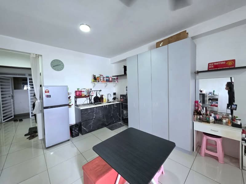 Service Residence for Sale at KSL Residence @ Daya - Karl Lim - Kitchen - PropertyGuru.com.my