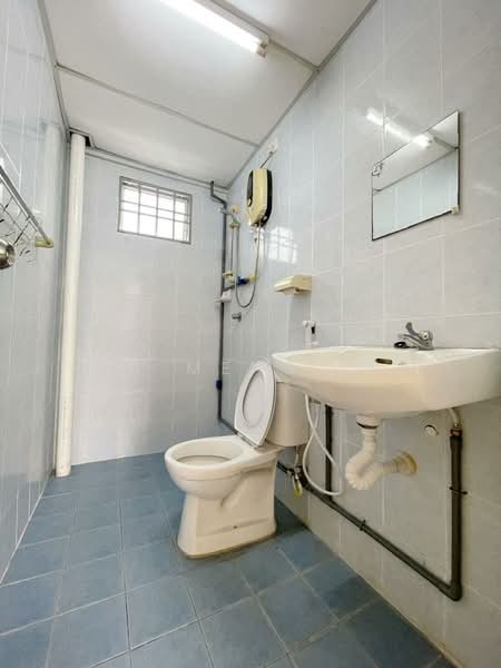 Angkasa Condominiums untuk Untuk Disewa - RM 1,400 /bulan, Mac 2026 - Bathroom - PropertyGuru.com.my